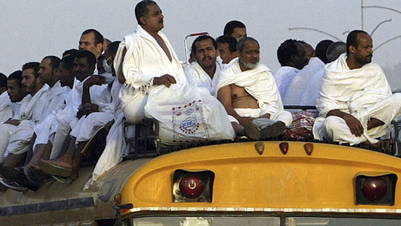 ഹജ്ജ്; അനുമതിപത്രമില്ലാതെ മക്കയിലേക്ക് കടക്കാന് ശ്രമിച്ച ഒരു ലക്ഷത്തോളം പേരെ തിരിച്ചയച്ചു ഹജ്ജ്; അനുമതിപത്രമില്ലാതെ മക്കയിലേക്ക് കടക്കാന് ശ്രമിച്ച ഒരു ലക്ഷത്തോളം പേരെ തിരിച്ചയച്ചു