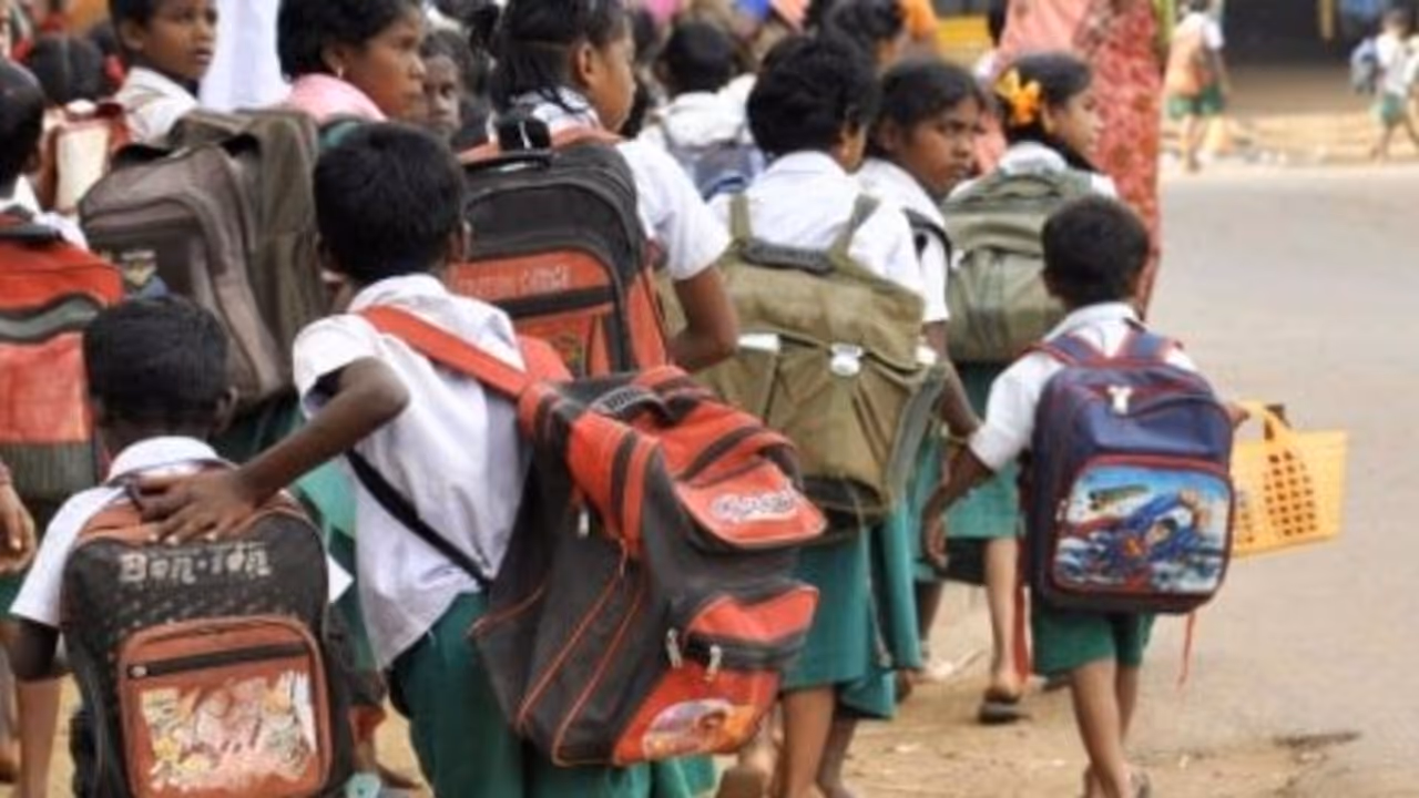 കേരളാ സിലബസിനോട് താൽപ്പര്യകുറവ് ? ഒന്നാം ക്ലാസിൽ പ്രവേശനം നേടിയ കുട്ടികളുടെ എണ്ണം ഇത്തവണയും കുറഞ്ഞു കേരളാ സിലബസിനോട് താൽപ്പര്യകുറവ് ? ഒന്നാം ക്ലാസിൽ പ്രവേശനം നേടിയ കുട്ടികളുടെ എണ്ണം ഇത്തവണയും കുറഞ്ഞു