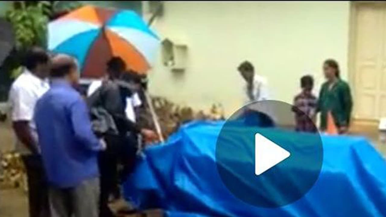 Video: Landlord denies entry of boy’s dead body, mum stays all night out in the rain Video: Landlord denies entry of boy’s dead body, mum stays all night out in the rain