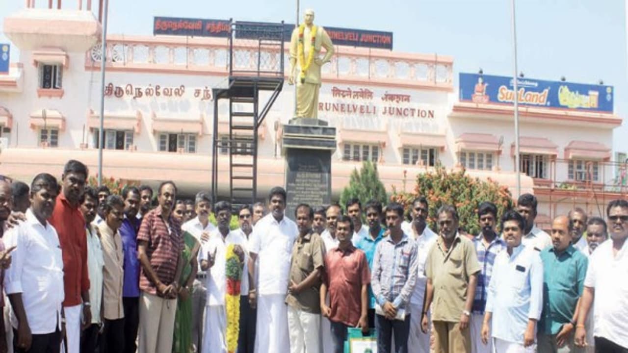 திருநெல்வேலியில் 10 தொகுதிகளில் வெற்றிப் பெறும் அளவுக்கு வேலை செய்கிறார்களாம் ரஜினி கட்சியினர்.. திருநெல்வேலியில் 10 தொகுதிகளில் வெற்றிப் பெறும் அளவுக்கு வேலை செய்கிறார்களாம் ரஜினி கட்சியினர்..