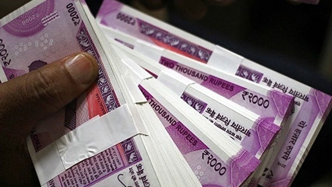 ಖೋಟಾನೋಟ ಚಲಾವಣೆ ಮಾಡುತ್ತಿದ್ದ ಧಾರಾವಾಹಿ ನಟಿ ಬಂಧನ! ಖೋಟಾನೋಟ ಚಲಾವಣೆ ಮಾಡುತ್ತಿದ್ದ ಧಾರಾವಾಹಿ ನಟಿ ಬಂಧನ!