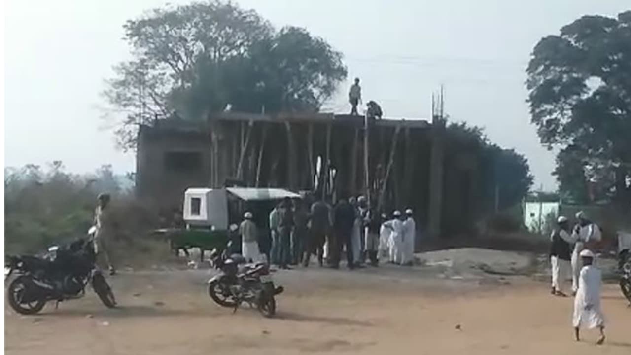 ಮಸೀದಿ ನಿರ್ಮಾಣ ವಿಚಾರದಲ್ಲಿ ಹಿಂದೂ ಮುಸ್ಲೀಂ ಗಲಾಟೆ ಮಸೀದಿ ನಿರ್ಮಾಣ ವಿಚಾರದಲ್ಲಿ ಹಿಂದೂ ಮುಸ್ಲೀಂ ಗಲಾಟೆ