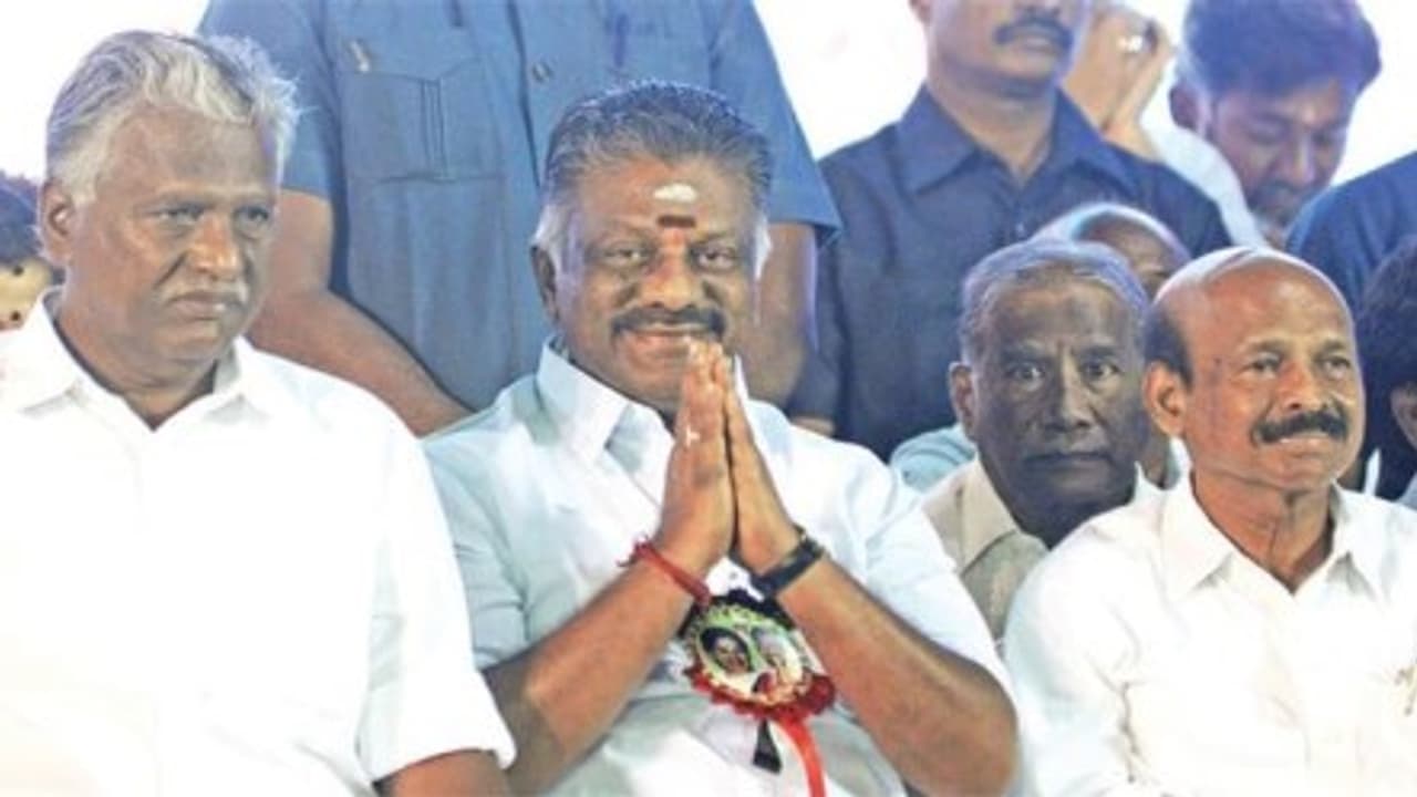 "கட்சியும் சின்னமும் நமக்குதான்!" பன்னீரின் ரேட்டிங்கை எகிற வைத்த சேலம் கூட்டம்!! "கட்சியும் சின்னமும் நமக்குதான்!" பன்னீரின் ரேட்டிங்கை எகிற வைத்த சேலம் கூட்டம்!!