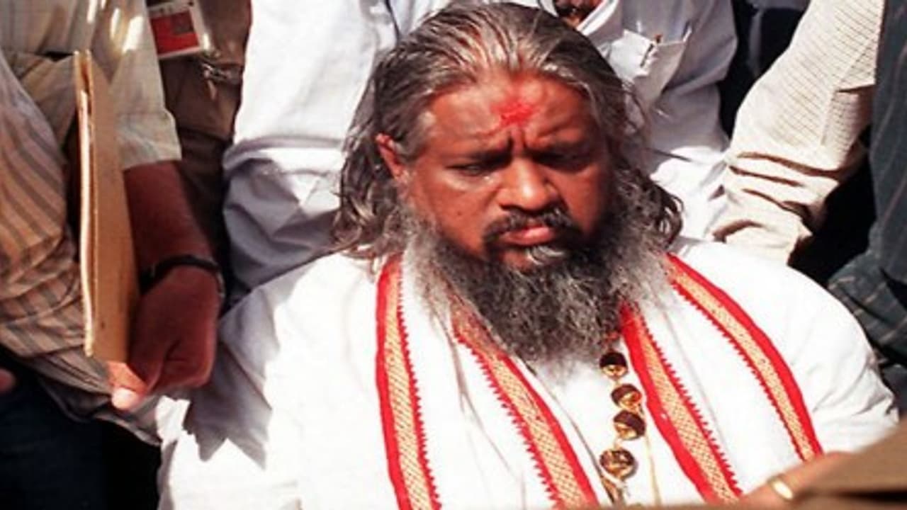 சர்ச்சை சாமியார் சந்திராசாமி யாருக்கெல்லாம் ஆலோசகராக இருந்தார் தெரியுமா? சர்ச்சை சாமியார் சந்திராசாமி யாருக்கெல்லாம் ஆலோசகராக இருந்தார் தெரியுமா?