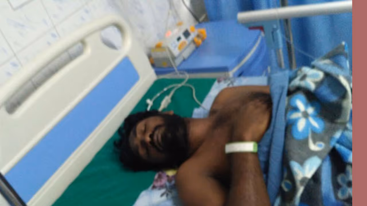 ആനയുടെ ആക്രമണത്തില് ബൈക്ക് യാത്രികന് പരിക്ക്; രക്ഷപ്പെട്ടത് തലനാരിഴയ്ക്ക് ആനയുടെ ആക്രമണത്തില് ബൈക്ക് യാത്രികന് പരിക്ക്; രക്ഷപ്പെട്ടത് തലനാരിഴയ്ക്ക്