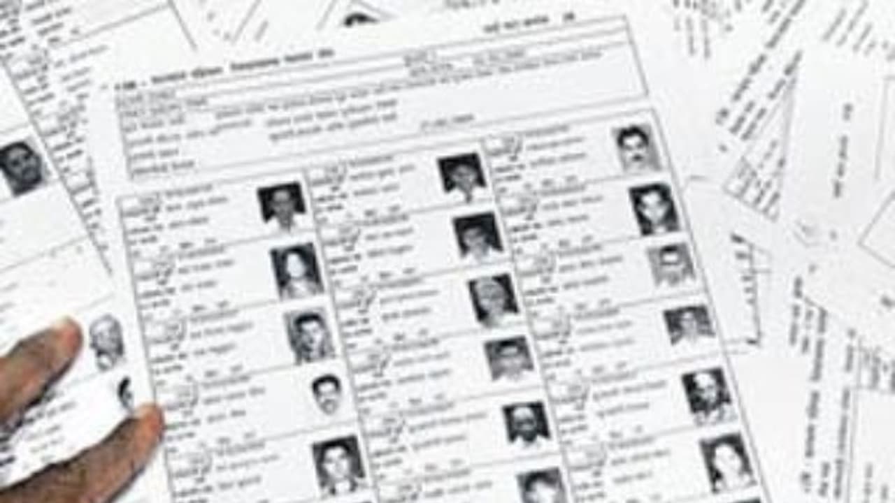 ಬೆಂಗಳೂರಿನ ಮತದಾರರ ಪಟ್ಟಿ ಪ್ರಕಟ, ಲಕ್ಷಕ್ಕೂ ಅಧಿಕ ಹೆಸರು ಔಟ್! ಬೆಂಗಳೂರಿನ ಮತದಾರರ ಪಟ್ಟಿ ಪ್ರಕಟ, ಲಕ್ಷಕ್ಕೂ ಅಧಿಕ ಹೆಸರು ಔಟ್!