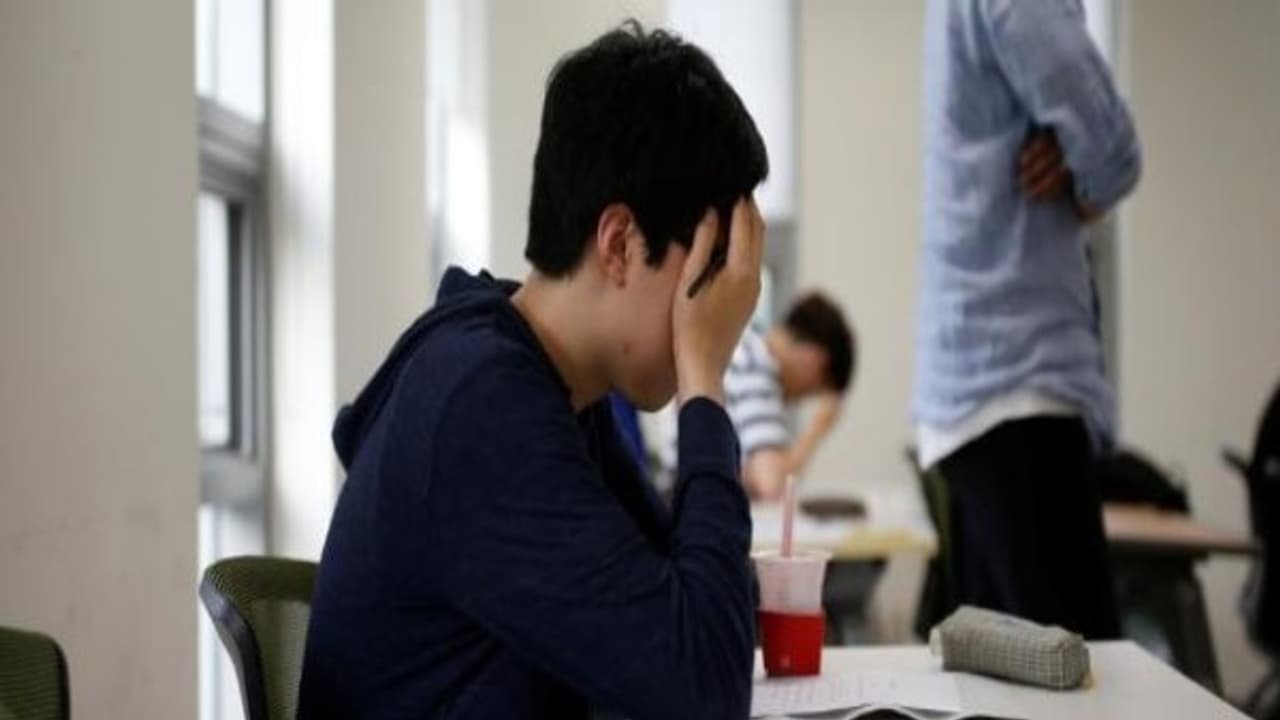 ஆசிரியைக்கு பலாத்கார மிரட்டல்! உனது மகளையும் பலாத்காரம் செஞ்சிடுவேன்! 7 ஆம் வகுப்பு மாணவனின் மிரட்டல்! ஆசிரியைக்கு பலாத்கார மிரட்டல்! உனது மகளையும் பலாத்காரம் செஞ்சிடுவேன்! 7 ஆம் வகுப்பு மாணவனின் மிரட்டல்!