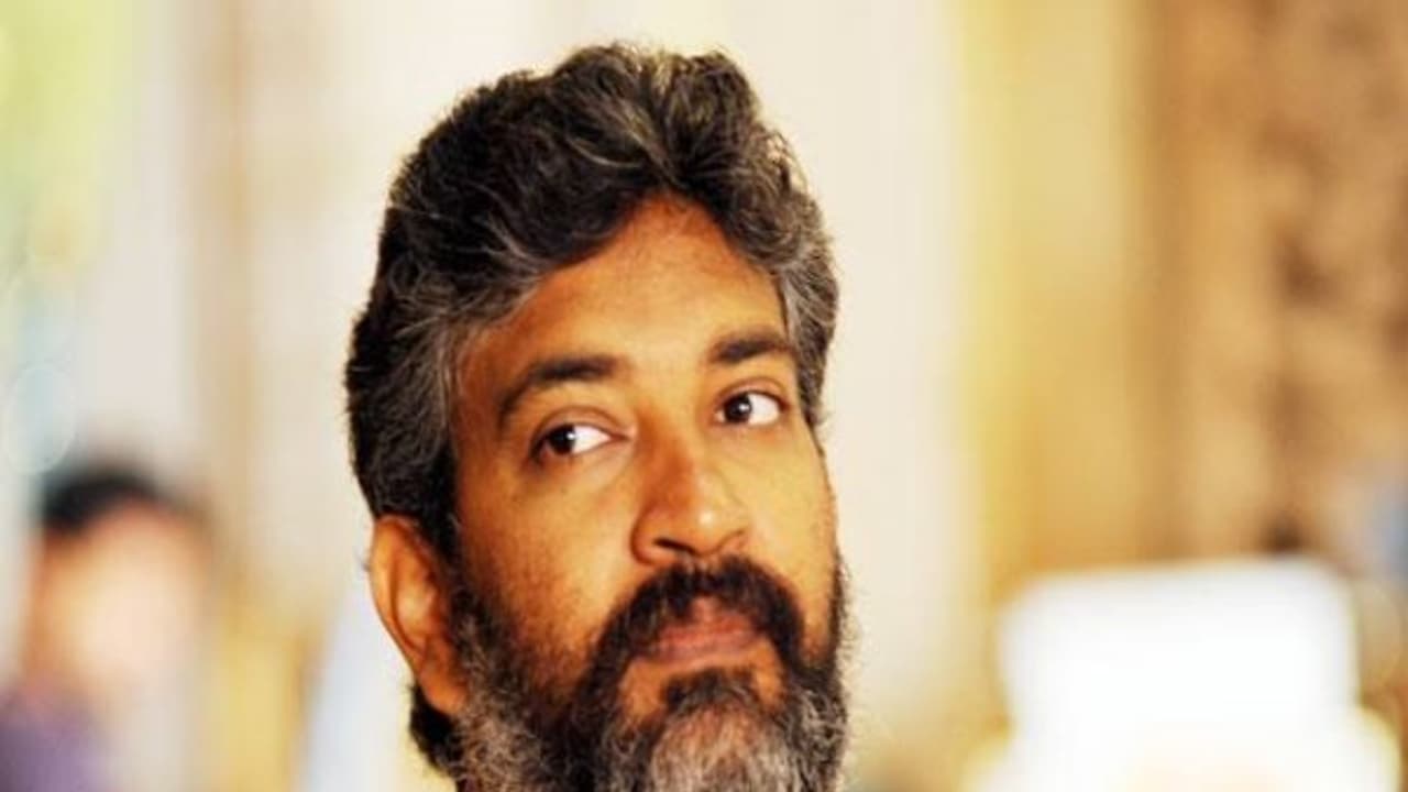 பாகுபலியை, கட்டப்பா ஏன் கொன்றார்? பர்ஸ்ட் பாகத்தை பார்க்கும்போதே தெரிந்திருக்கணும்! ராஜமௌலி சொல்லும் ரகசியம்? பாகுபலியை, கட்டப்பா ஏன் கொன்றார்? பர்ஸ்ட் பாகத்தை பார்க்கும்போதே தெரிந்திருக்கணும்! ராஜமௌலி சொல்லும் ரகசியம்?