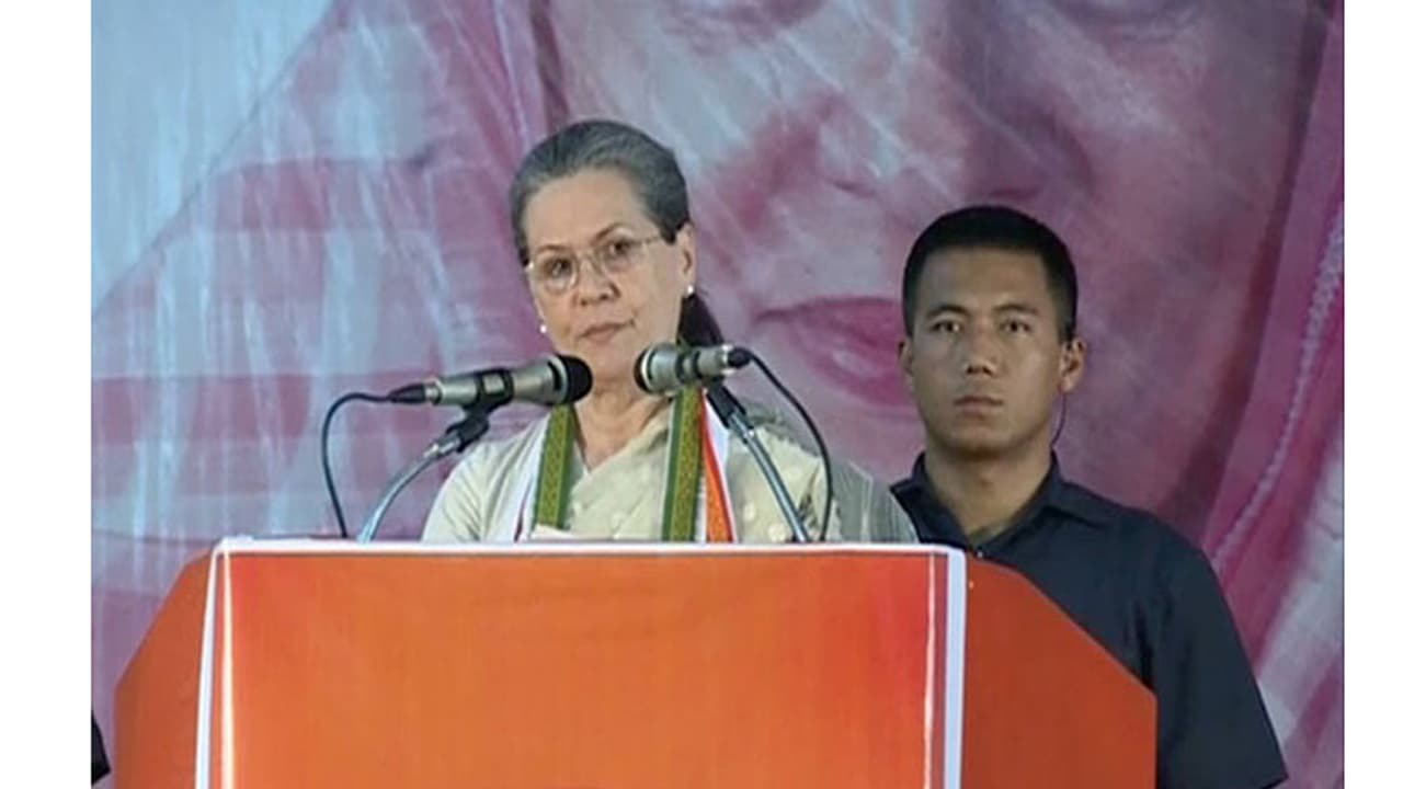 ಇಂದಿರಾರಿಂದ ರಾಜಕೀಯ ಬಲಾತ್ಕಾರ: ಬಾಯ್ತಪ್ಪಿ ಸೋನಿಯಾ ಎಡವಟ್ಟು! ಇಂದಿರಾರಿಂದ ರಾಜಕೀಯ ಬಲಾತ್ಕಾರ: ಬಾಯ್ತಪ್ಪಿ ಸೋನಿಯಾ ಎಡವಟ್ಟು!