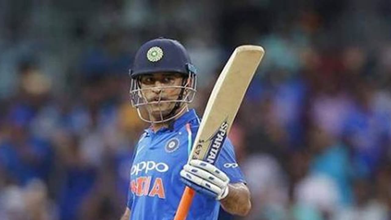 ధోనికి బీసీసీఐ షాక్..? ధోనికి బీసీసీఐ షాక్..?