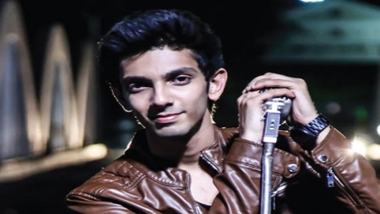 குட்டி புட்டியுடன் கும்மாளம் போட்ட அனிருத்...புது மாப்பிள்ளை ஆகிறார்... குட்டி புட்டியுடன் கும்மாளம் போட்ட அனிருத்...புது மாப்பிள்ளை ஆகிறார்...