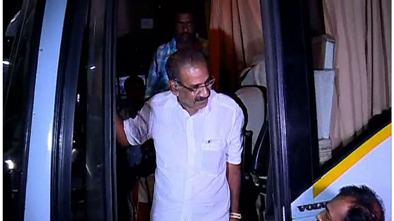 എ.കെ ശശീന്ദ്രനെതിരായ ഫോണ് വിളി കേസ്: കമ്മീഷന് ഇന്ന് റിപ്പോര്ട്ട് സമര്പ്പിക്കും എ.കെ ശശീന്ദ്രനെതിരായ ഫോണ് വിളി കേസ്: കമ്മീഷന് ഇന്ന് റിപ്പോര്ട്ട് സമര്പ്പിക്കും