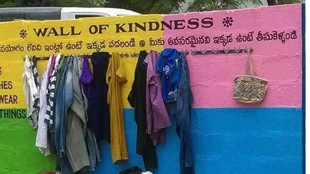 నిజామాబాద్ లో మానవత్వం ఇలా పరిమళించింది... నిజామాబాద్ లో మానవత్వం ఇలా పరిమళించింది...