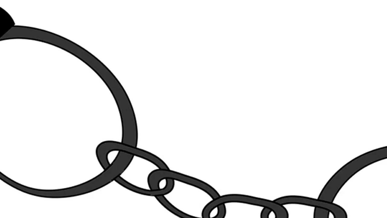 మహిళ హత్య.. నేరస్థులను పట్టించిన దిష్టిబొమ్మ