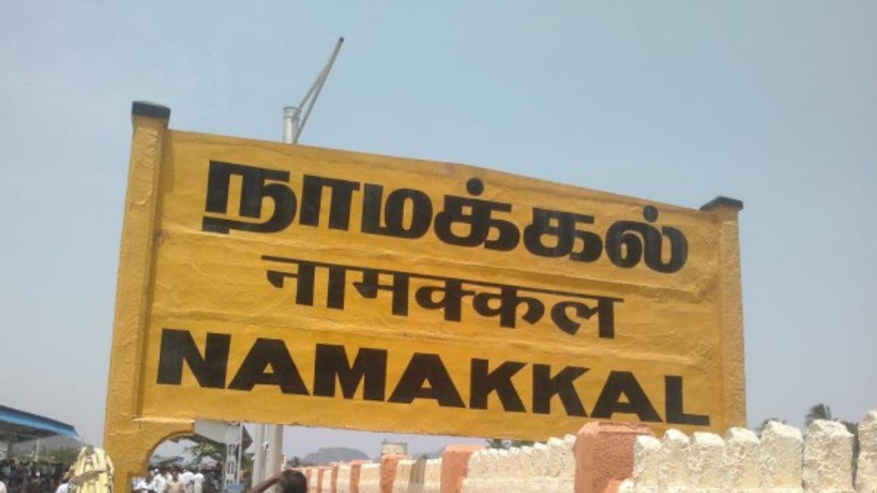 நிலத்திற்கு உரிய இழப்பீடு தராததால் தாலுகா அலுவலகத்தில் உள்ள பொருட்கள் பறிமுதல்; நீதிமன்ற ஊழியர்கள் அதிரடி... நிலத்திற்கு உரிய இழப்பீடு தராததால் தாலுகா அலுவலகத்தில் உள்ள பொருட்கள் பறிமுதல்; நீதிமன்ற ஊழியர்கள் அதிரடி...