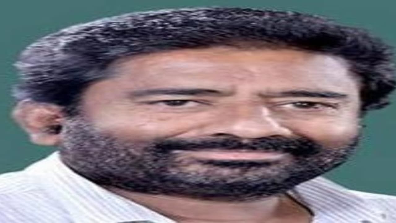 ஏர் இந்தியா மேலாளருக்கு ‘25 செருப்படி’; சிவசேனா எம்.பி. ‘அராஜகம்’ ஏர் இந்தியா மேலாளருக்கு ‘25 செருப்படி’; சிவசேனா எம்.பி. ‘அராஜகம்’