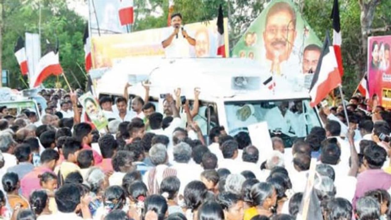 தமிழகத்தில் உண்மையான ஜெயலலிதா ஆட்சி அமையும் டிடிவி என்ன சொல்றாருனு புரியுதா மக்களே? தமிழகத்தில் உண்மையான ஜெயலலிதா ஆட்சி அமையும் டிடிவி என்ன சொல்றாருனு புரியுதா மக்களே?