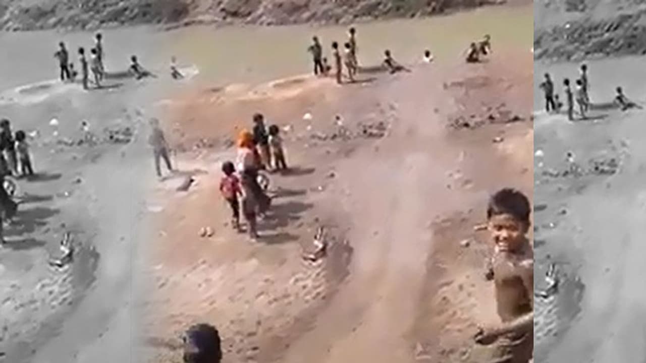 వామ్మో.. వీళ్లు పిల్లలు కాదు చిచ్చరపిడుగులు(వీడియో) వామ్మో.. వీళ్లు పిల్లలు కాదు చిచ్చరపిడుగులు(వీడియో)