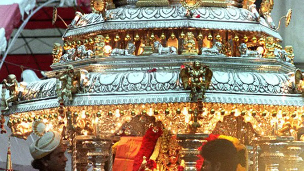 Singapore awards Indian temple for lending jewellery Singapore awards Indian temple for lending jewellery