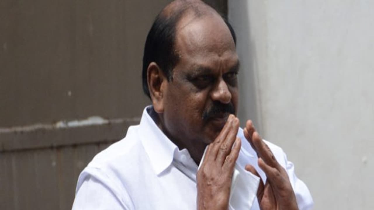 தேர்தல் ஆணைய தீர்ப்பு எங்களுக்கு தான் சாதகம்... அடித்து கூறும் வைத்தியலிஙக்ம் எம்.பி... தேர்தல் ஆணைய தீர்ப்பு எங்களுக்கு தான் சாதகம்... அடித்து கூறும் வைத்தியலிஙக்ம் எம்.பி...