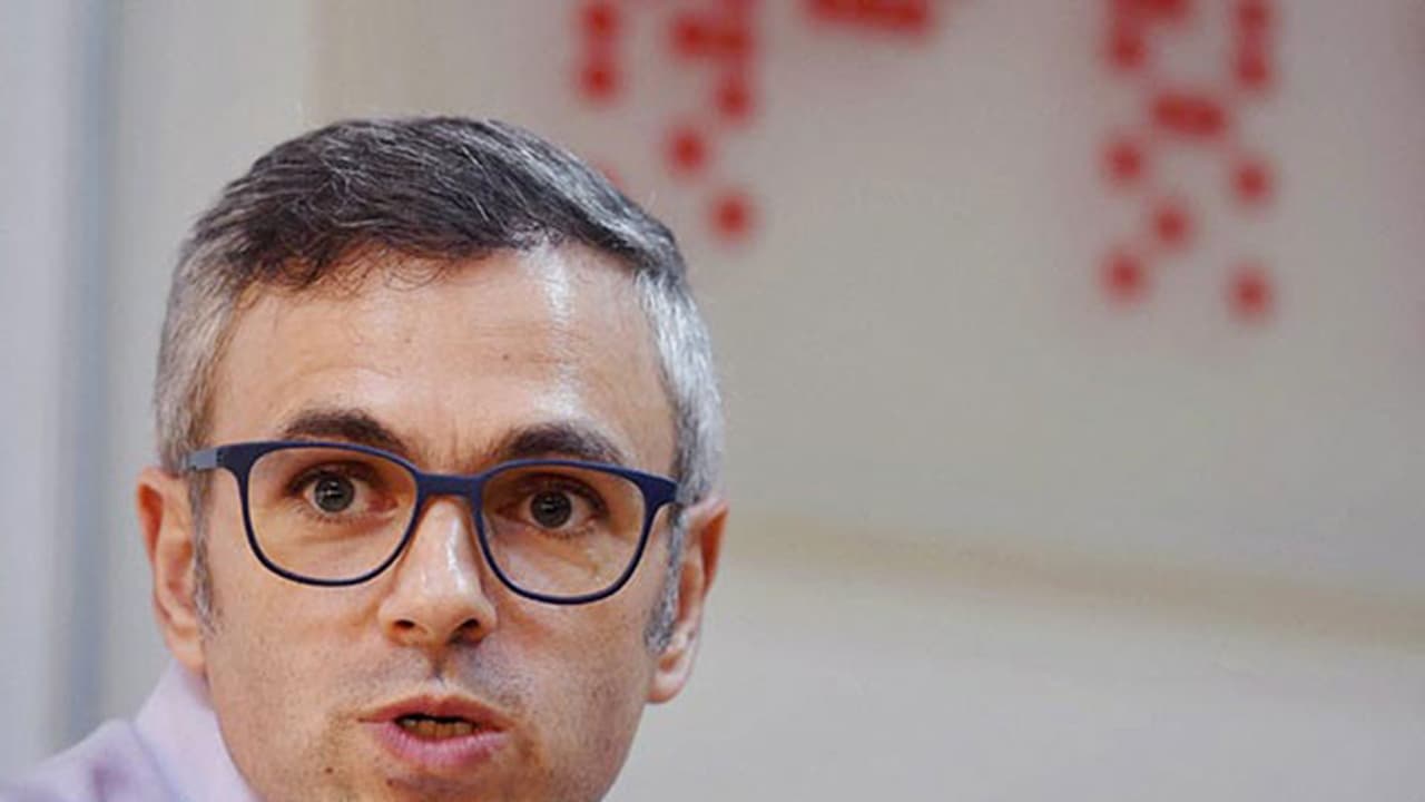 Election 2019: Omar Abdullah points finger at EVM, alleges Congress button not working