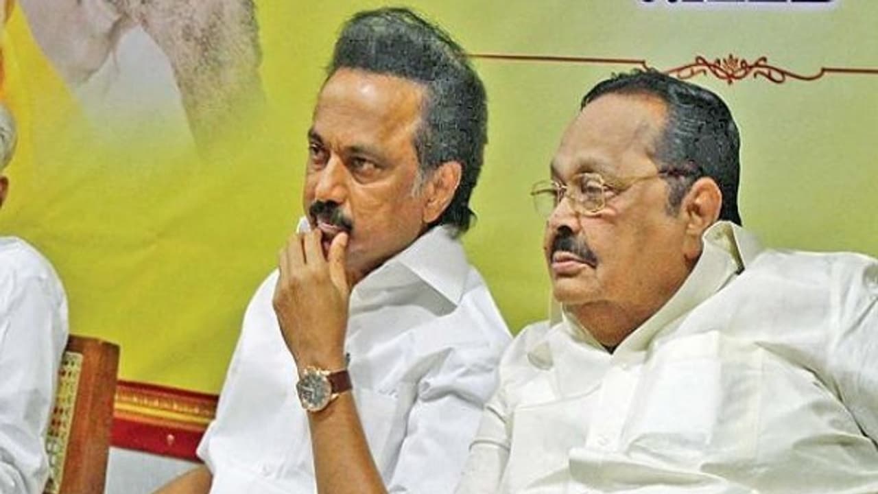 தினகரனுடன் மோதல் வேண்டாம்! ஸ்டாலினை எச்சரித்த துரைமுருகன்! தினகரனுடன் மோதல் வேண்டாம்! ஸ்டாலினை எச்சரித்த துரைமுருகன்!