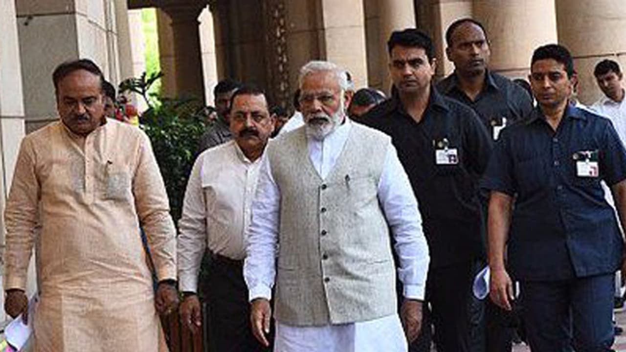 ಗೋರಕ್ಷಕರ ವಿರುದ್ಧ ಕಠಿಣ ಕ್ರಮ ಕೈಗೊಳ್ಳಿ: ರಾಜ್ಯ ಸರ್ಕಾರಗಳಿಗೆ ಮೋದಿ ಸೂಚನೆ ಗೋರಕ್ಷಕರ ವಿರುದ್ಧ ಕಠಿಣ ಕ್ರಮ ಕೈಗೊಳ್ಳಿ: ರಾಜ್ಯ ಸರ್ಕಾರಗಳಿಗೆ ಮೋದಿ ಸೂಚನೆ