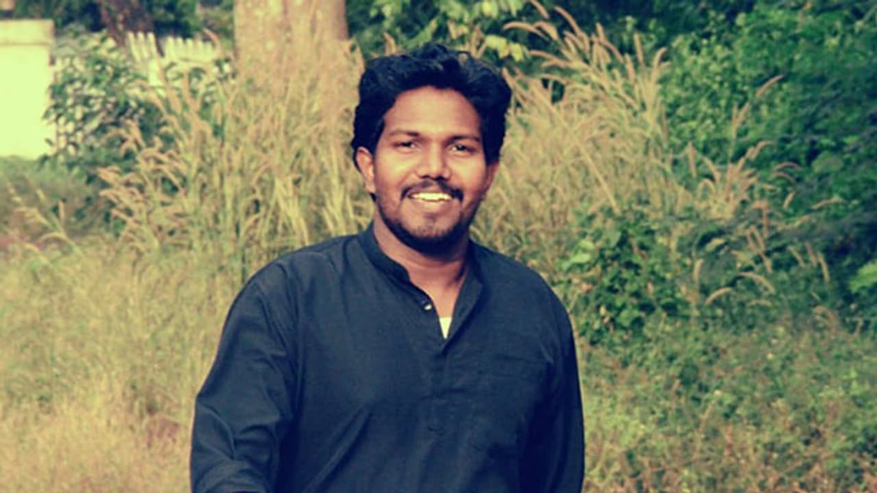 കാലിക്കറ്റ് യൂണിവേഴ്സിറ്റിയില് സദാചാര നടപടി; റജിസ്ട്രാര്ക്കെതിരെ പരാതിയുമായി വിദ്യാര്ത്ഥി കാലിക്കറ്റ് യൂണിവേഴ്സിറ്റിയില് സദാചാര നടപടി; റജിസ്ട്രാര്ക്കെതിരെ പരാതിയുമായി വിദ്യാര്ത്ഥി