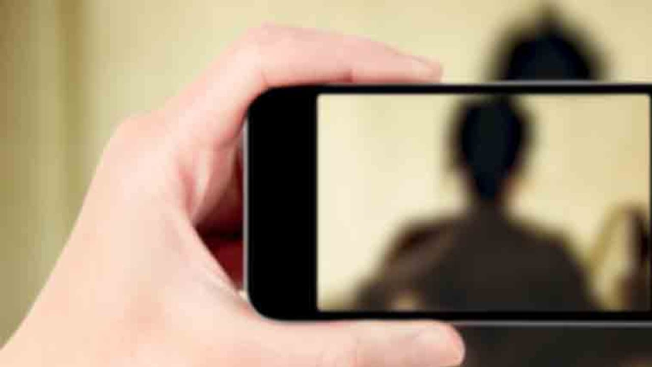 వందేళ్ల చరిత్ర కలిగిన క్లబ్ వాష్ రూంలో రహస్యంగా వీడియో.. హైకోర్టులో మైనర్ బాలిక ఫిర్యాదు... వందేళ్ల చరిత్ర కలిగిన క్లబ్ వాష్ రూంలో రహస్యంగా వీడియో.. హైకోర్టులో మైనర్ బాలిక ఫిర్యాదు...