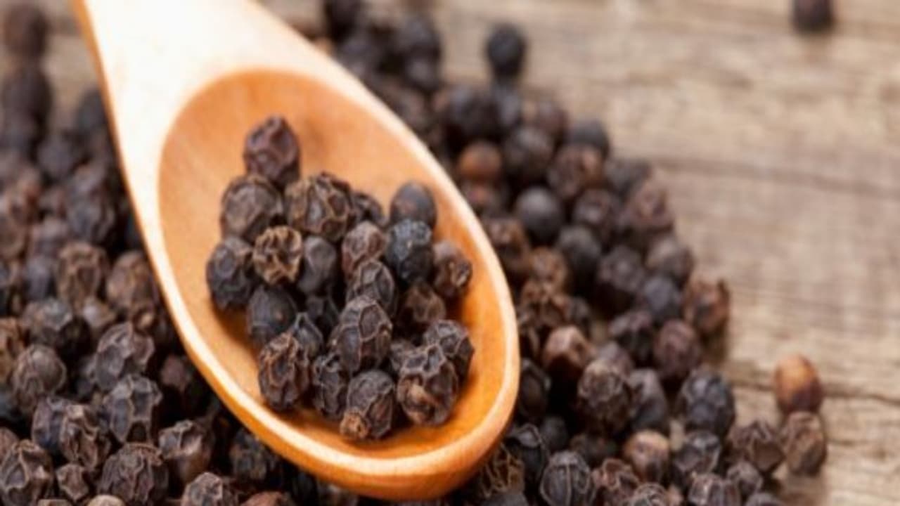 உங்களுக்குத் தெரியுமா? பத்து மிளகு இருந்தால் பகைவன் வீட்டிலும் உண்ணலாம்...