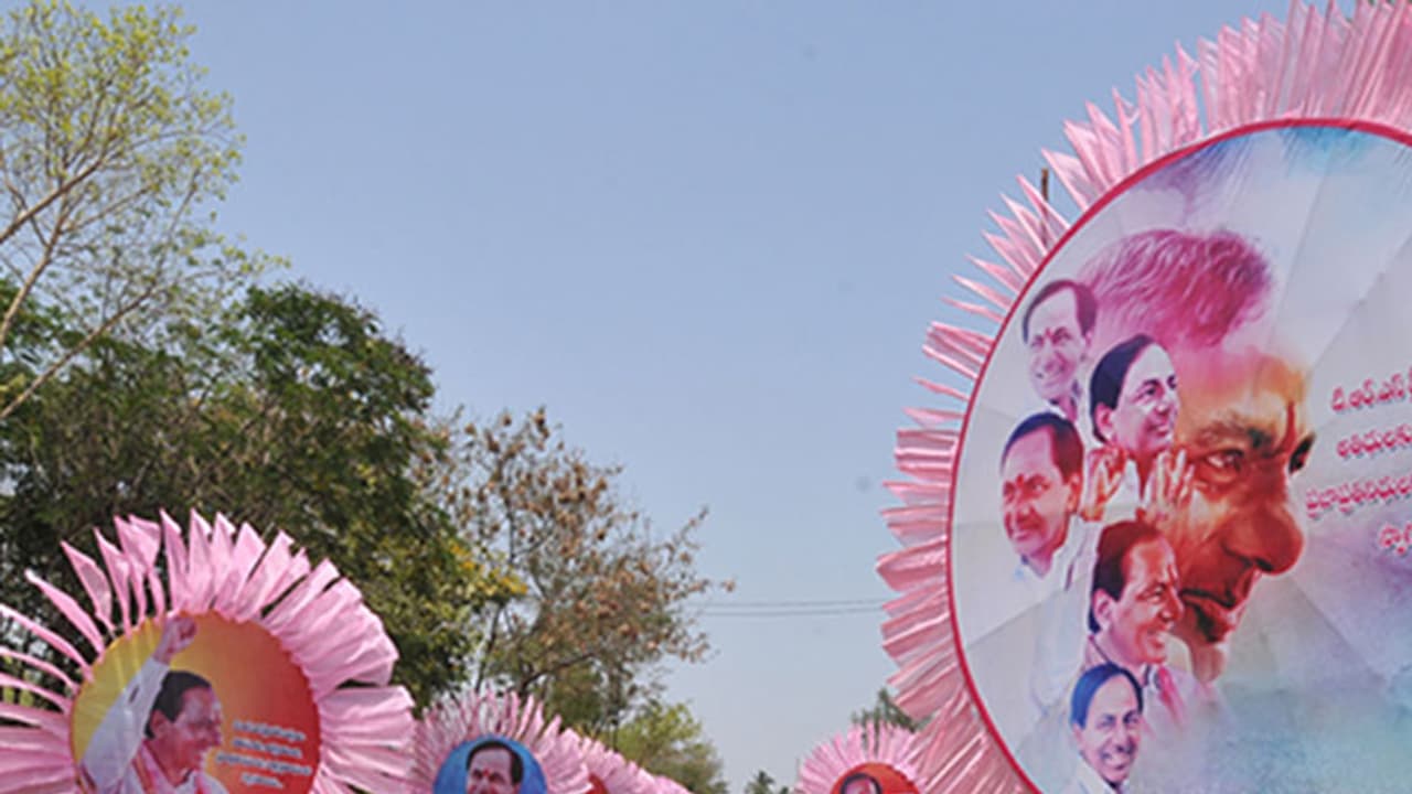 Trs plenary: ప్రతినిధులకు 33 రకాల వంటకాలు, మెనూ ఇదే.... Trs plenary: ప్రతినిధులకు 33 రకాల వంటకాలు, మెనూ ఇదే....