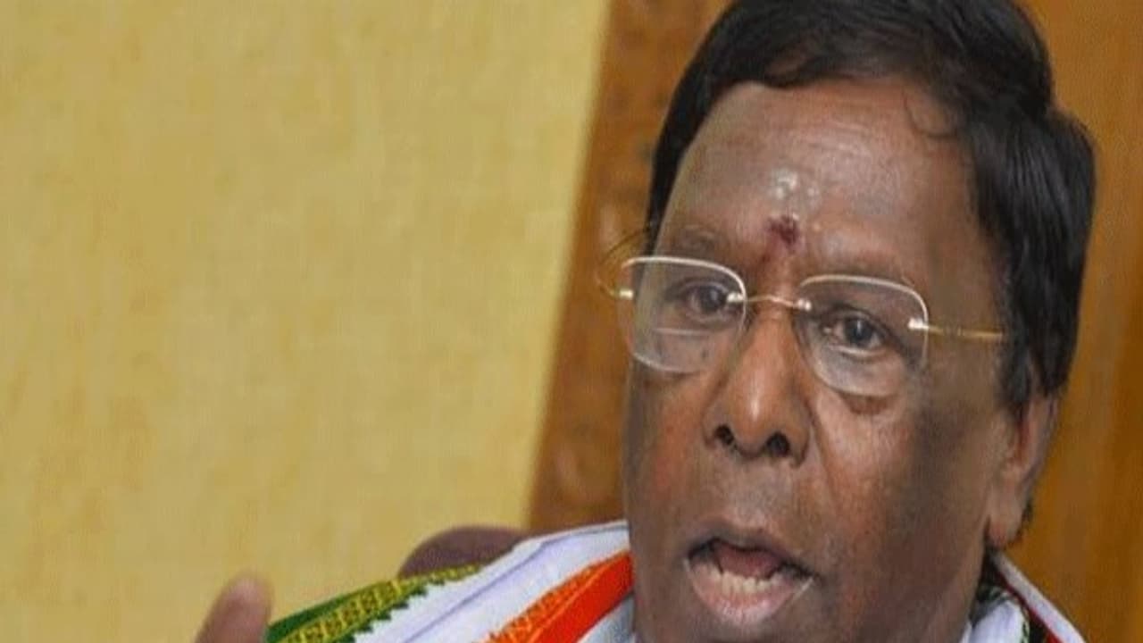 இல்லாத அதிகாரத்தை இருப்பதாக கூறும் துணைநிலை ஆளுநர்: முதல்வர் நாராயணசாமி சாடல் இல்லாத அதிகாரத்தை இருப்பதாக கூறும் துணைநிலை ஆளுநர்: முதல்வர் நாராயணசாமி சாடல்