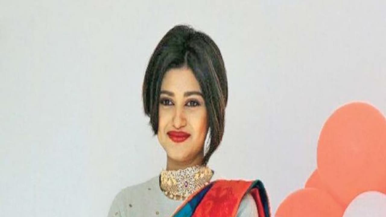 மீண்டும் பிக்பாஸ் வீட்டிற்குள் நுழைந்த ஓவியா...! வெளியானது ஆதாரம்...! மீண்டும் பிக்பாஸ் வீட்டிற்குள் நுழைந்த ஓவியா...! வெளியானது ஆதாரம்...!