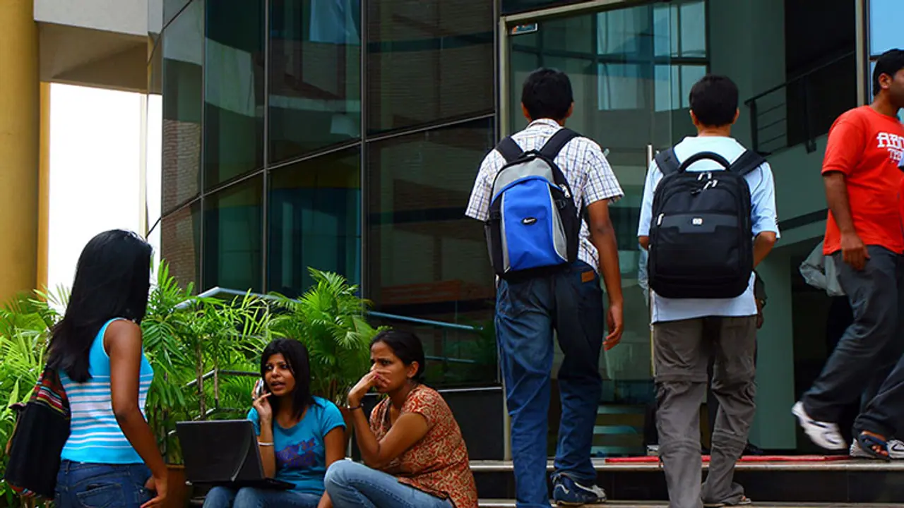 পয়লা ডিসেম্বর থেকে খুলে যাচ্ছে ইঞ্জিনিয়ারিং কলেজ, বাড়ল আইআইটি ও এনআইটি তে ভর্তির মেয়াদ