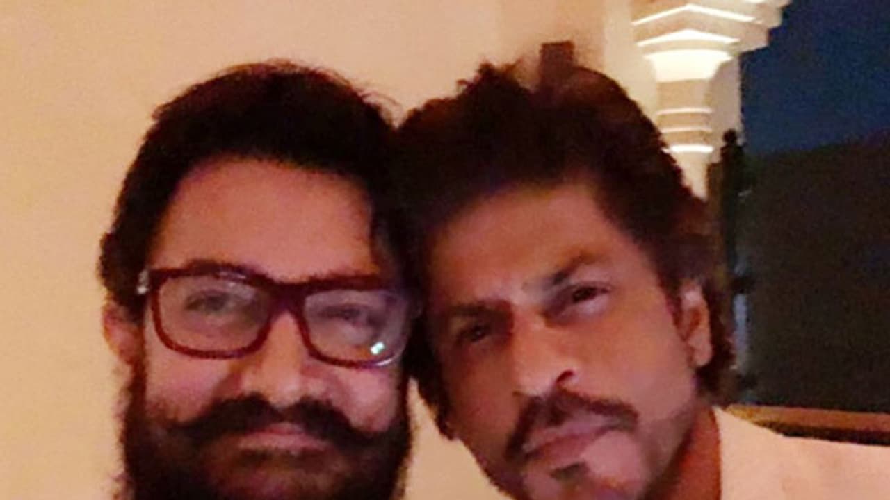 Shah Rukh, Aamir Khan's first selfie in 25 years Shah Rukh, Aamir Khan's first selfie in 25 years