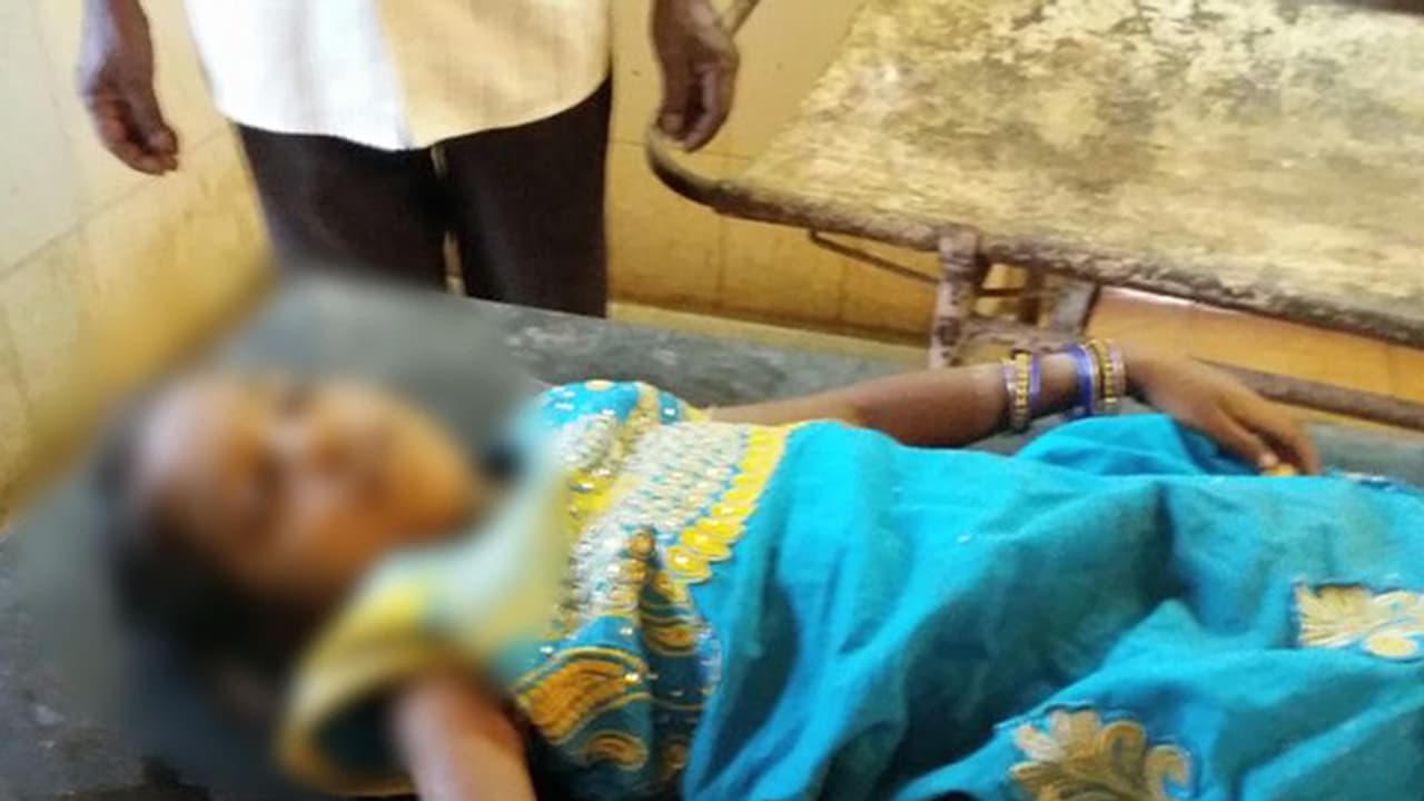 ತಜ್ಞ ವೈದ್ಯರಿಲ್ಲವೆಂದು ಬಾಲಕಿಗೆ ಚಿಕಿತ್ಸೆ ನೀಡದ ಸಿಬ್ಬಂದಿ: ಆರೋಗ್ಯ ಸಚಿವರ ತವರಲ್ಲೇ ಬಲಿಯಾಯ್ತು ಅಮಾಯಕ ಜೀವ ತಜ್ಞ ವೈದ್ಯರಿಲ್ಲವೆಂದು ಬಾಲಕಿಗೆ ಚಿಕಿತ್ಸೆ ನೀಡದ ಸಿಬ್ಬಂದಿ: ಆರೋಗ್ಯ ಸಚಿವರ ತವರಲ್ಲೇ ಬಲಿಯಾಯ್ತು ಅಮಾಯಕ ಜೀವ