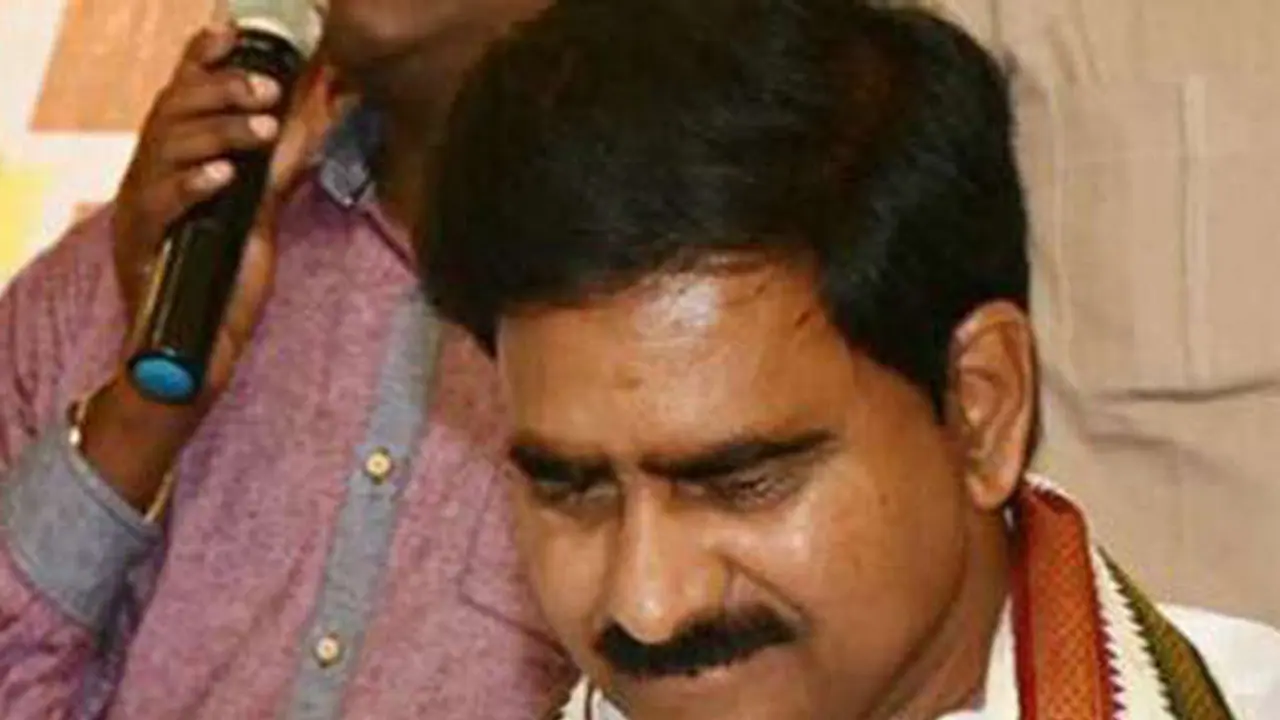 కరెంట్ తీగలు పట్టుకుని ప్రాణత్యాగానికి సిద్దమే...: దేవినేని ఉమకు మాజీ హోంమంత్రి సవాల్