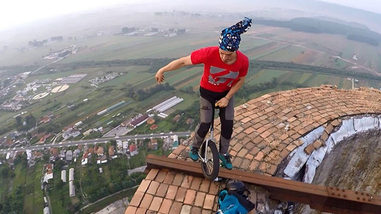 സാഹസികത എന്നൊക്കെ പറഞ്ഞാല് ഇങ്ങനെയുമുണ്ടോ...? സാഹസികത എന്നൊക്കെ പറഞ്ഞാല് ഇങ്ങനെയുമുണ്ടോ...?