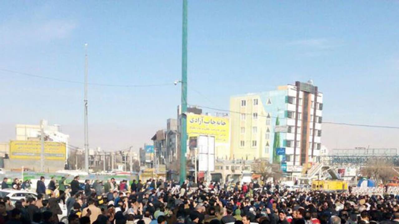 ഇറാനില് സര്ക്കാര് വിരുദ്ധ പ്രക്ഷോഭം;12 പേര് കൊല്ലപ്പെട്ടു ഇറാനില് സര്ക്കാര് വിരുദ്ധ പ്രക്ഷോഭം;12 പേര് കൊല്ലപ്പെട്ടു