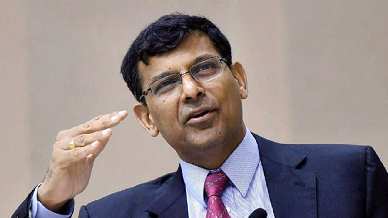 Rajan indicates that he might want to continue as RBI governor Rajan indicates that he might want to continue as RBI governor