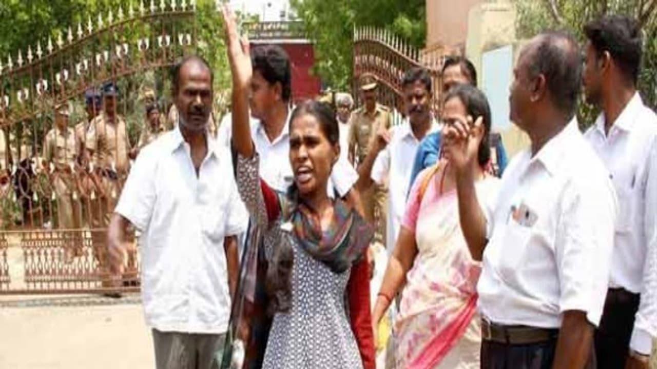 தேர்வு முடிவு என்ன? வழக்கு தொடர்ந்த மாணவி வளர்மதி ; பல்கலைக்கு உத்தரவு போட்ட உயர்நீதிமன்றம்...! தேர்வு முடிவு என்ன? வழக்கு தொடர்ந்த மாணவி வளர்மதி ; பல்கலைக்கு உத்தரவு போட்ட உயர்நீதிமன்றம்...!