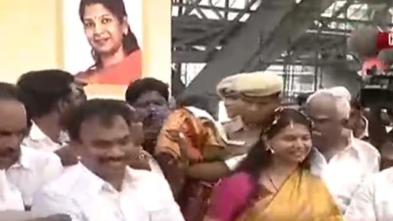 பதம்பார்க்கத் துடிக்கும் பாஜக... திமுகவின் தலைக்கு மேல் தொங்கும் கத்தி... இந்த முறையும் அதோகதிதானா..? பதம்பார்க்கத் துடிக்கும் பாஜக... திமுகவின் தலைக்கு மேல் தொங்கும் கத்தி... இந்த முறையும் அதோகதிதானா..?