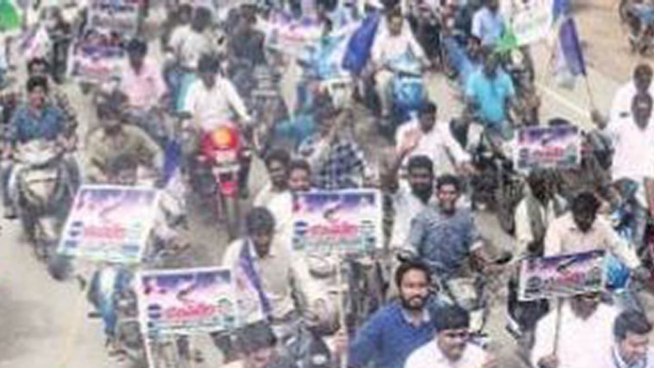 ప్రత్యేకహోదాపై గళం వినిపించనున్న జగన్ ప్రత్యేకహోదాపై గళం వినిపించనున్న జగన్