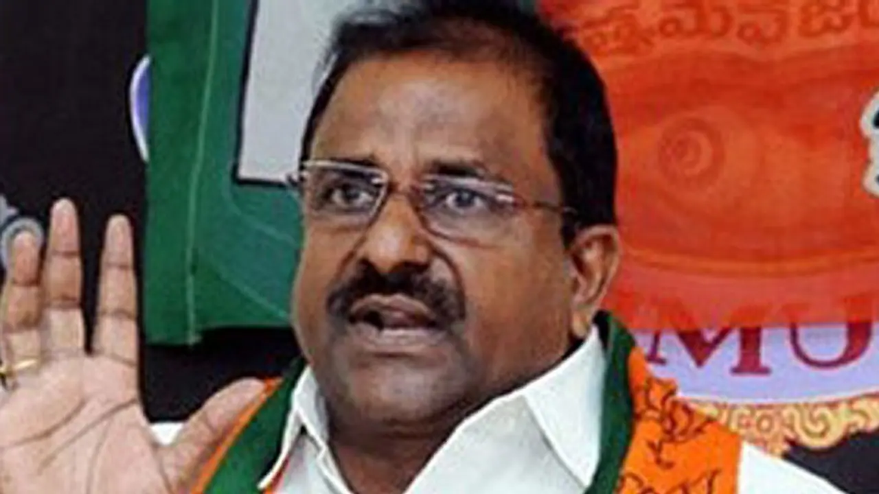 మా విధానం ఒకే రాజధాని.. అది అమరావతే.. ప్రాంతీయ పార్టీలతో ఏపీ నష్టపోయింది: సోము వీర్రాజు మా విధానం ఒకే రాజధాని.. అది అమరావతే.. ప్రాంతీయ పార్టీలతో ఏపీ నష్టపోయింది: సోము వీర్రాజు