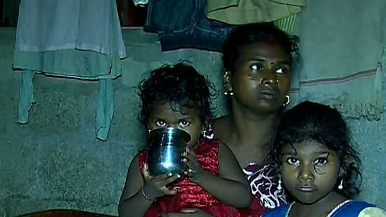 സര്ക്കാര് പുനരധിവസിപ്പിച്ച ദളിത് കുടുംബത്തിന്റെ വീട് ജപ്തി ചെയ്തു സര്ക്കാര് പുനരധിവസിപ്പിച്ച ദളിത് കുടുംബത്തിന്റെ വീട് ജപ്തി ചെയ്തു