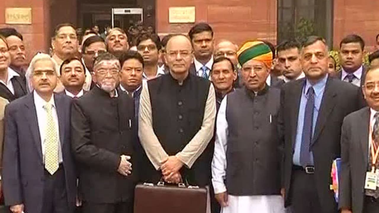 ಇಂದೇ ಬಜೆಟ್ ಮಂಡನೆಗೆ ಸರ್ವಪಕ್ಷಗಳ ಸಮ್ಮತಿ ಇಂದೇ ಬಜೆಟ್ ಮಂಡನೆಗೆ ಸರ್ವಪಕ್ಷಗಳ ಸಮ್ಮತಿ