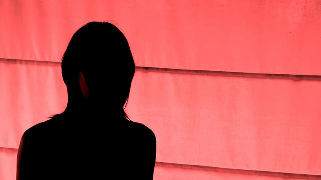 'বন্ধুদের সঙ্গে সেক্স কর, নাহলে টাকা ছাড়' প্রেমিকের হুমকিতে সেতু থেকে ঝাঁপ মারল যুবতী 'বন্ধুদের সঙ্গে সেক্স কর, নাহলে টাকা ছাড়' প্রেমিকের হুমকিতে সেতু থেকে ঝাঁপ মারল যুবতী