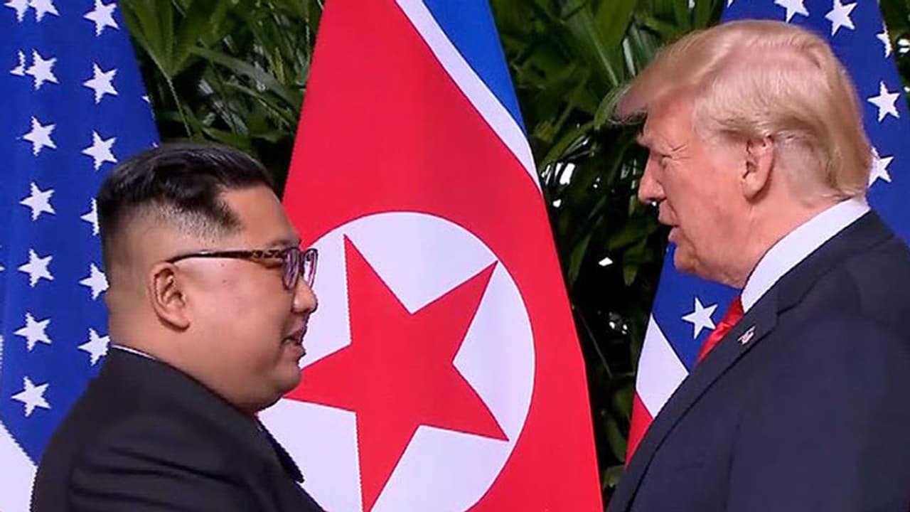 ഡോണൾഡ് ട്രംപും കിം ജോങ് ഉന്നും സമാധാനക്കരാറില് ഒപ്പുവച്ചു ഡോണൾഡ് ട്രംപും കിം ജോങ് ഉന്നും സമാധാനക്കരാറില് ഒപ്പുവച്ചു