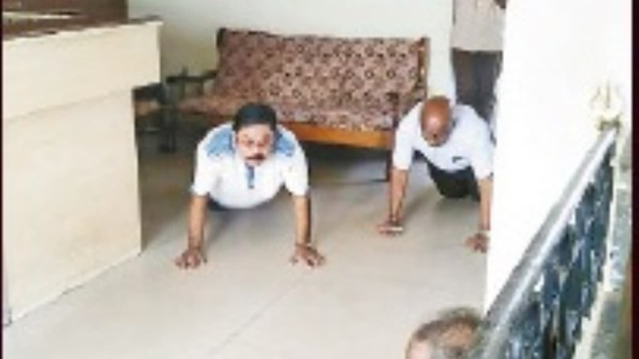 முக்கிய முடிவெடுக்க மூக்குப்பொடி சாமியாரிடம் தஞ்சமடைந்த டிடிவி! முக்கிய முடிவெடுக்க மூக்குப்பொடி சாமியாரிடம் தஞ்சமடைந்த டிடிவி!