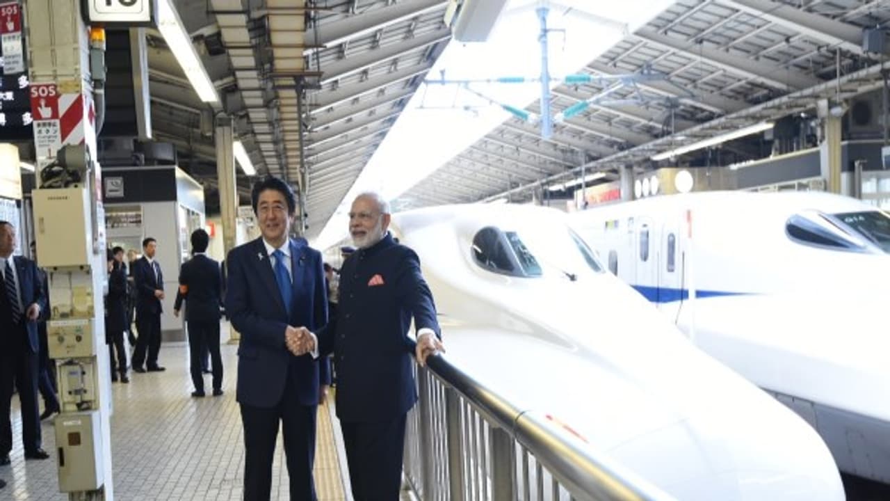 நாட்டின் முதல் புல்லட் ரயில் திட்டம்… பிரதமர் மோடியும் ஜப்பான் பிரதமரும் இணைந்து அடிக்கல் நாட்டினர்..! நாட்டின் முதல் புல்லட் ரயில் திட்டம்… பிரதமர் மோடியும் ஜப்பான் பிரதமரும் இணைந்து அடிக்கல் நாட்டினர்..!